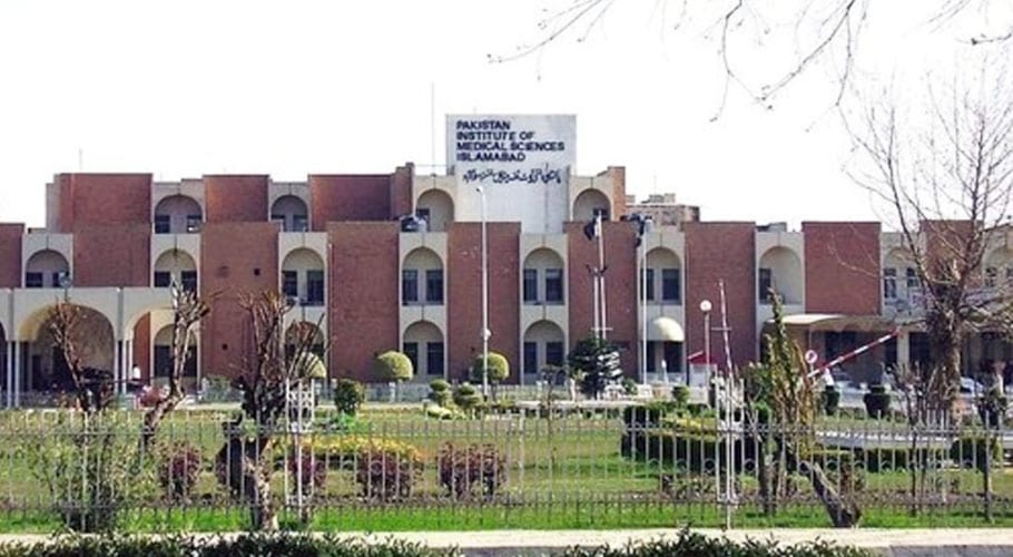 پمز اسپتال میں ٹائیفائیڈ کی مریضہ کو مبینہ طور پرکورونا کے کھاتے میں ڈال دیا گیا