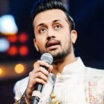 عاطف اسلم کی بیٹے کے ہمراہ گٹار بجانے کی ویڈیو سوشل میڈیا پر وائرل ہوگئی