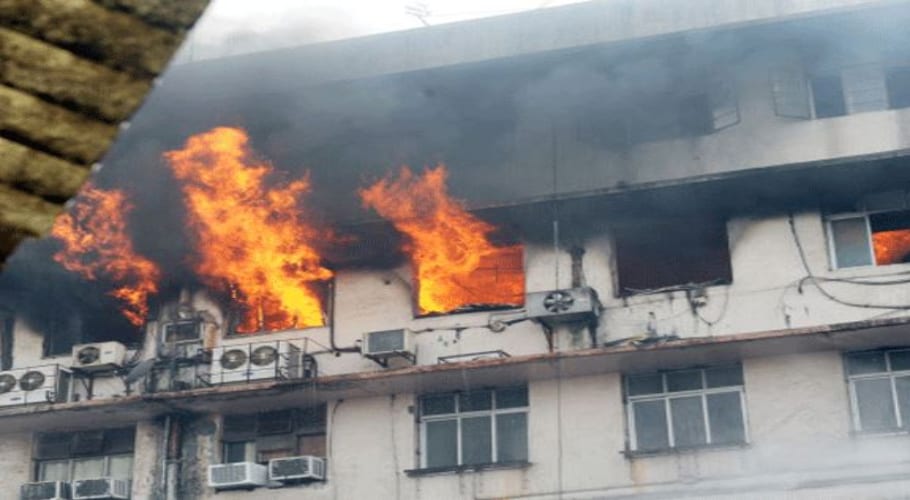 fire broke out in a warehouse on the Super Highway in Karachi