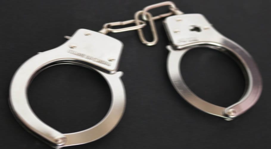 ڈسٹرکٹ سینٹر پولیس کی مختلف علاقوں میں کارروائیاں، ملزمان گرفتار، اسلحہ برآمد