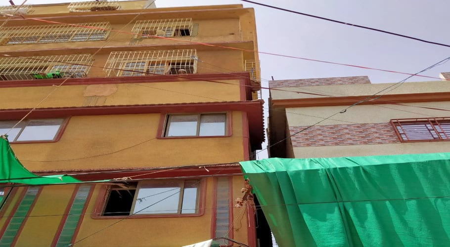 Residential building in Karachi is feared to collapse