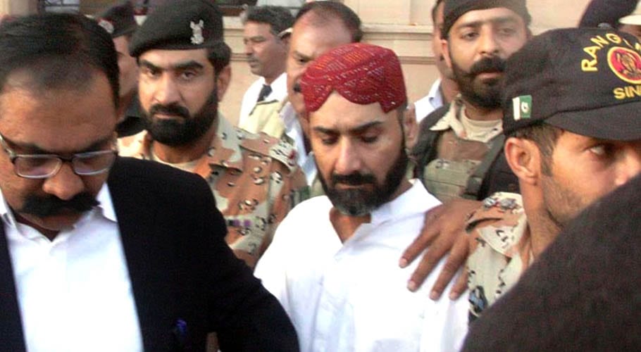 کراچی: عزیز بلوچ کے خلاف 2 مقدمات میں بریت کی درخواست پر فیصلہ سنا دیا گیا۔ عدالت نے 2 مقدمات میں لیاری گینگ وار کے سرغنہ عزیر بلوچ کو بری قرار دے دیا ہے۔