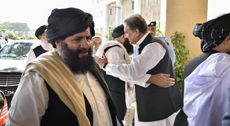 پابندیوں کے بعد ملا برادر کی قیادت میں افغان طالبان کے وفد کا دورۂ پاکستان