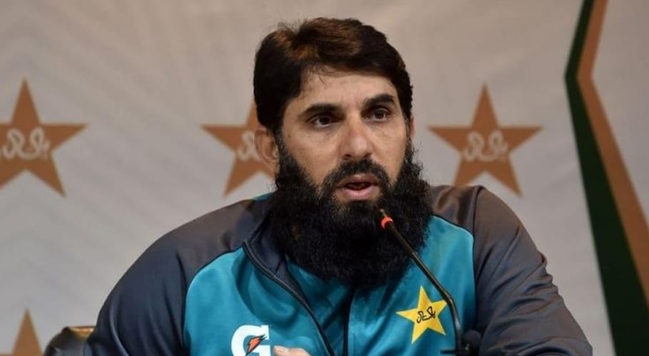 انگلینڈ میں خراب کارکردگی، مصباح الحق کو عہدے سے ہٹانے کا مطالبہ زور پکڑ گیا