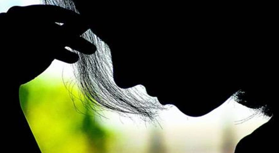 نصیر آباد، خواجہ سراؤں کے ڈیرے پر اوباشوں کا حملہ، قندیل کے ساتھ جنسی زیادتی