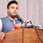 اپنے بچوں کا سوچیں، وہ قوم بنیں جو بہتر مستقبل کیلئے درخت لگاتی ہے۔زلفی بخاری