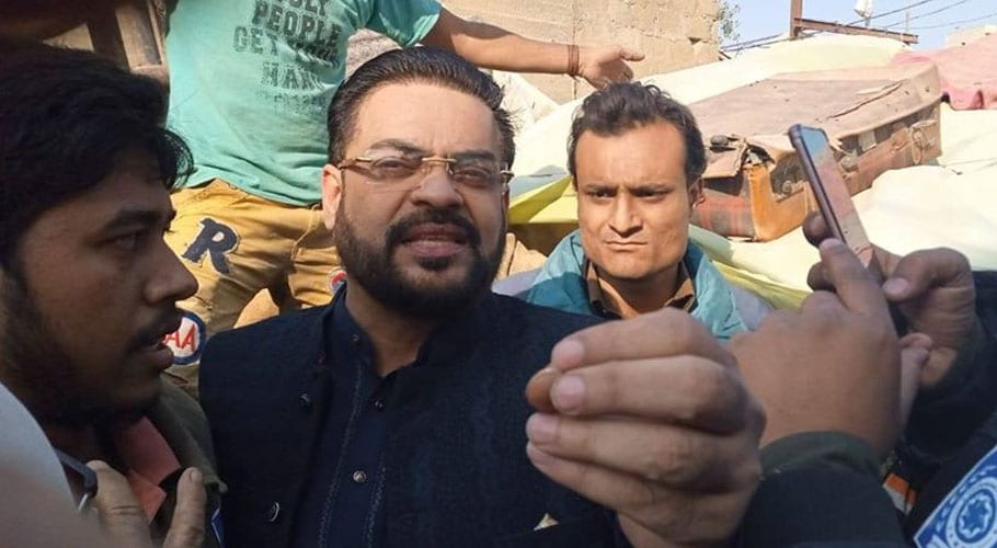 کراچی میں بارش کا پانی کالا ہوگیا، عامر لیاقت حسین کی سندھ حکومت پر تنقید