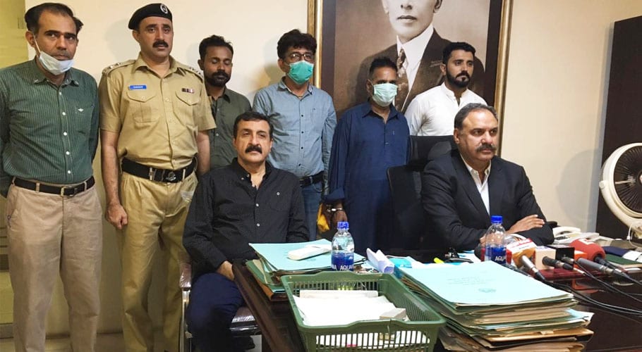مویشی منڈی کے ٹھیکوں میں گھپلے، بلدیہ غربی کے 2 ڈپٹی ڈائریکٹرز گرفتار