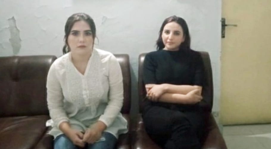 ٹک ٹاک گرل حریم شاہ کے بیگ سے زیورات اور نقدی چھین لئے گئے