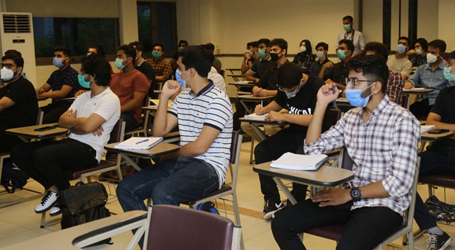 آئی بی اے کراچی کیمپس کے طلباء میں کورونا وائرس کی تصدیق، تدریس معطل