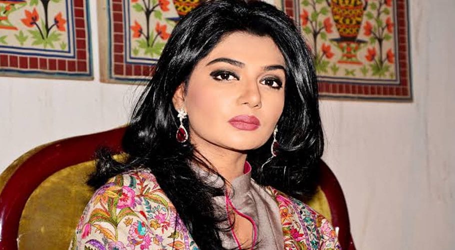 شہرت کیلئے حساس موضوع پر مذاق، سوشل میڈیا صارفین کا عفت عمر پر پابندی کا مطالبہ