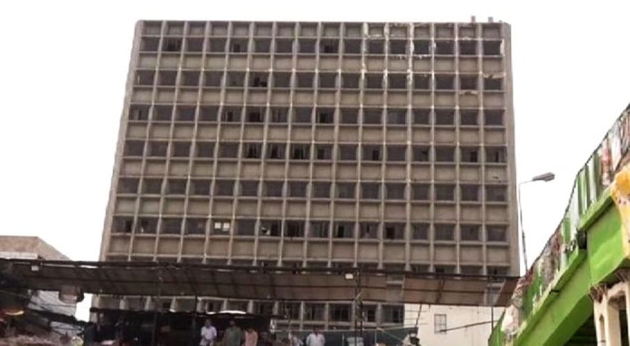 لیاقت آباد سپر مارکیٹ،ایڈمنسٹریٹر کے دفتر میں 40غیر قانونی دکانیں تعمیر کردی گئیں