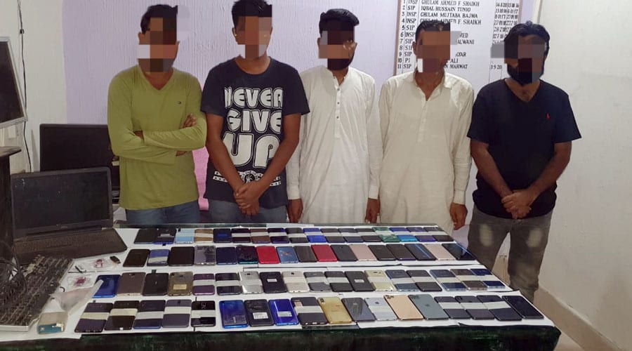 موبائل فونز چھین کر دیگرممالک میں اسمگل کرنے والا گروہ پولیس کی گرفت میں آگیا