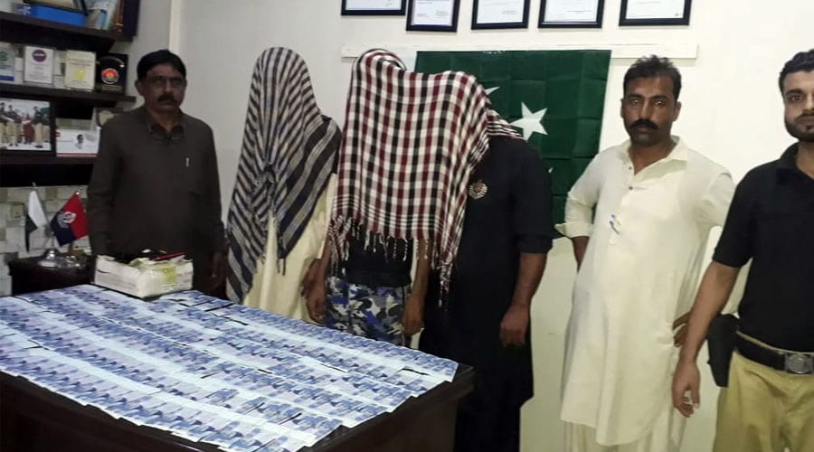 ماڈل پولیس کی کارروائی، جعلی کرنسی کی اسمگلنگ ملوث گروہ گرفتار کرلیا گیا