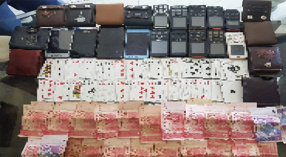 ایس ایچ او بلوچ کالونی کی خفیہ اطلاع پر کارروائی،16جواری گرفتار