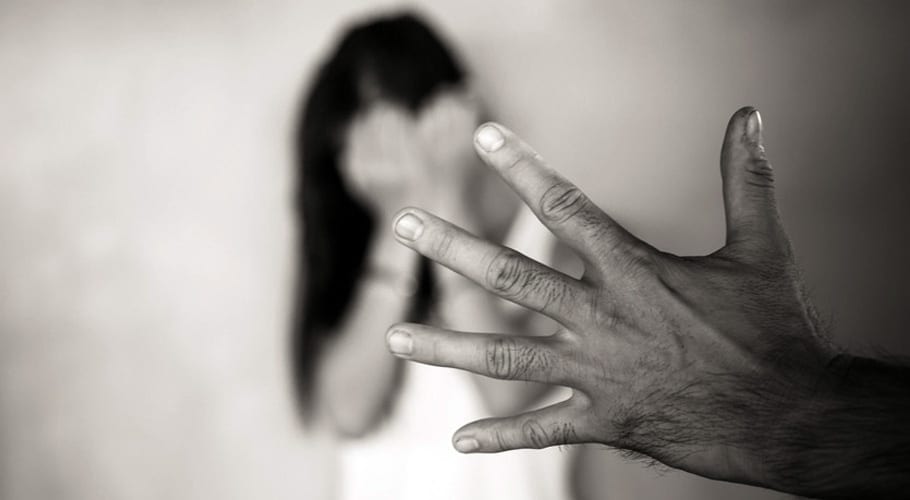 case registered against govt official for torturing minor maid In Islamabad