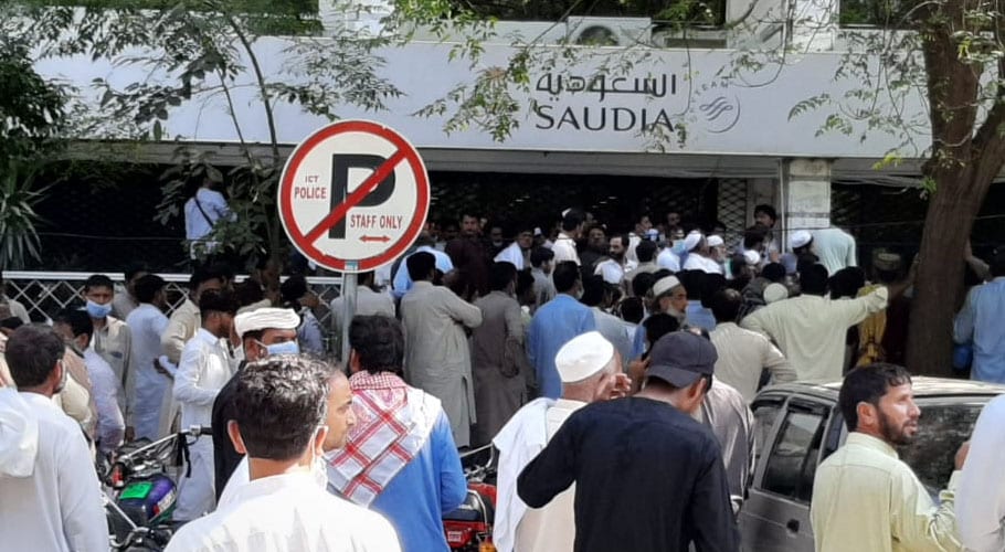 سعودیہ سے آئے ہوئے محنت کش ، واپسی کے لئے تاحال ٹکٹوں سے محروم