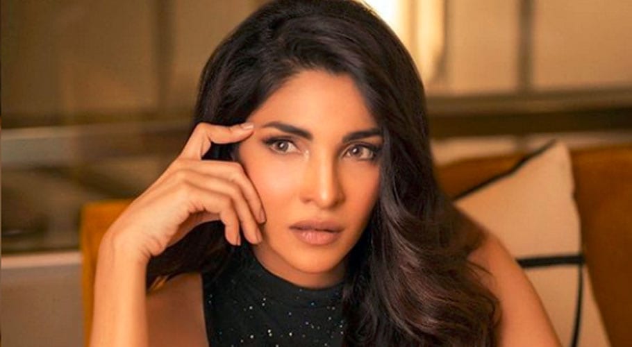 Zhalay Sarhadi teaches girls how to flirt