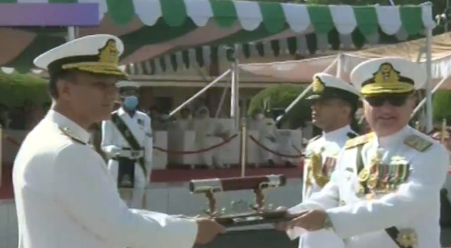 ظفر محمود عباسی سبکدوش، ایڈمرل امجد خان نیازی پاک بحریہ کے نئے سربراہ بن گئے
