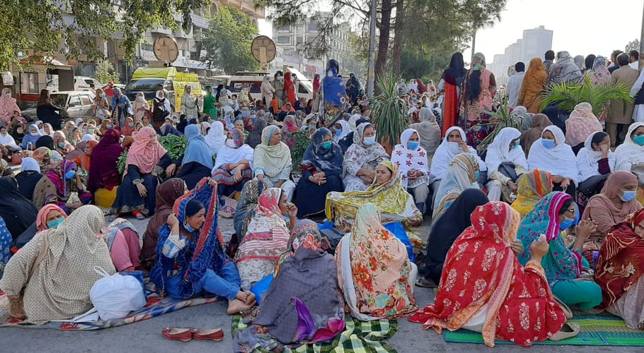 لیڈی ہیلتھ ورکرز کی جانب سے تیسری رات بھی ڈی چوک پر گزارنے کا فیصلہ