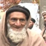 گلگت بلتستان کے 98 سالہ معذور شہری نے سخت سردی میں ووٹ ڈال دیا