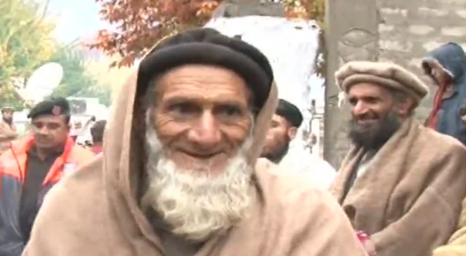 گلگت بلتستان کے 98 سالہ معذور شہری نے سخت سردی میں ووٹ ڈال دیا
