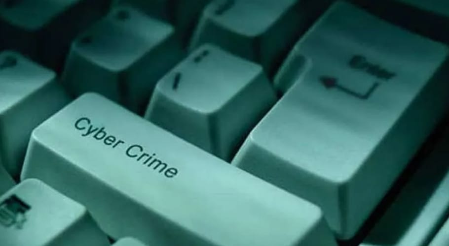 خاتون کی نازیبا تصاویر سوشل میڈیا پر شیئر کردی گئیں، ملزمان کا رقم کا تقاضہ