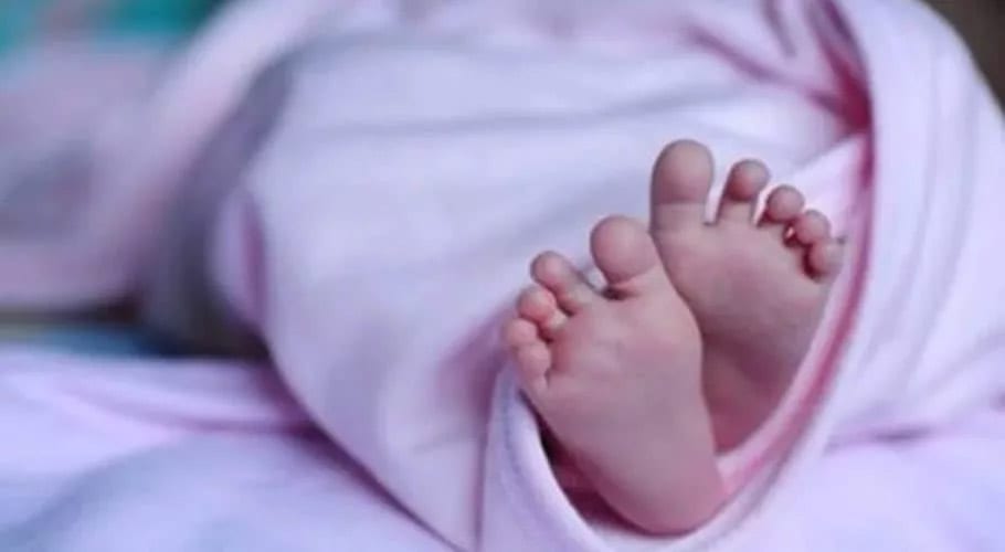 مظفر گڑھ میں ماں نے تیز دھار آلے سے 2 سالہ معصوم بچی کا گلا کاٹ دیا