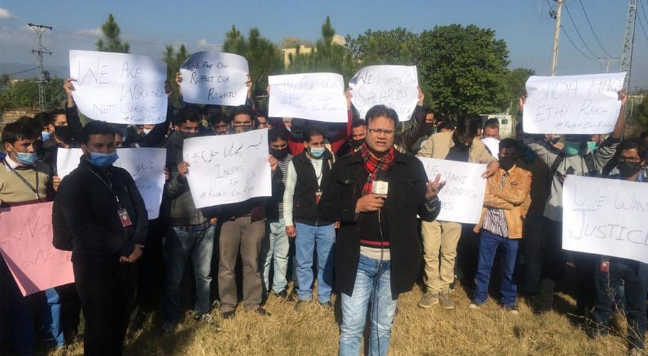 میٹرو بس کے ملازمین کا تنخواہوں کی عدم ادائیگی کیخلاف دوسرے روز بھی احتجاج