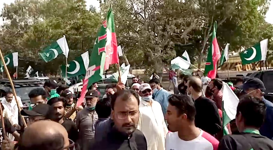 پاکستان تحریک انصاف کی جانب سے پاک فوج سے اظہار یکجہتی کے لیے ریلی نکالی گئی
