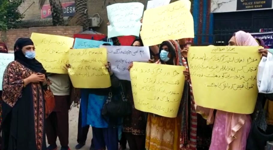 خواجہ سراء برادری کا ایس ایچ او تھانہ بنی کے خلاف احتجاجی مظاہرہ اوردھرنا