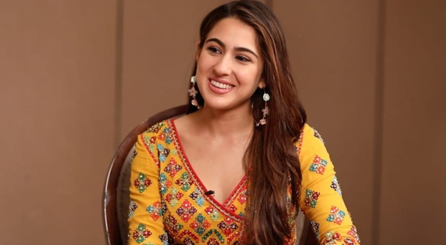 سارہ علی خان کس بھارتی کرکٹر کو ڈیٹ کررہی ہیں؟