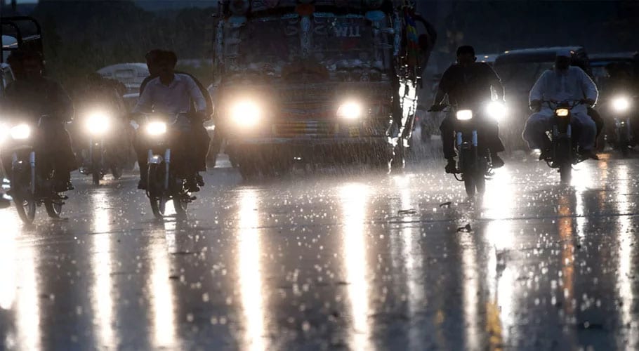 Several Karachi areas receive first winter rains