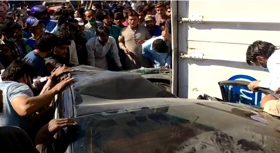 traffic accident near essa nagri chase up karachi