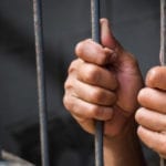 کالعدم ٹی ایل پی دھرنے کے دوران اسلحہ بردار شخص کی گرفتاری،شیخ رشید بال بال بچ گئے