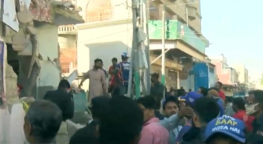 نیو کراچی، دُعا چوک کے قریب 2 منزلہ رہائشی عمارت میں دھماکہ، 4 افراد زخمی