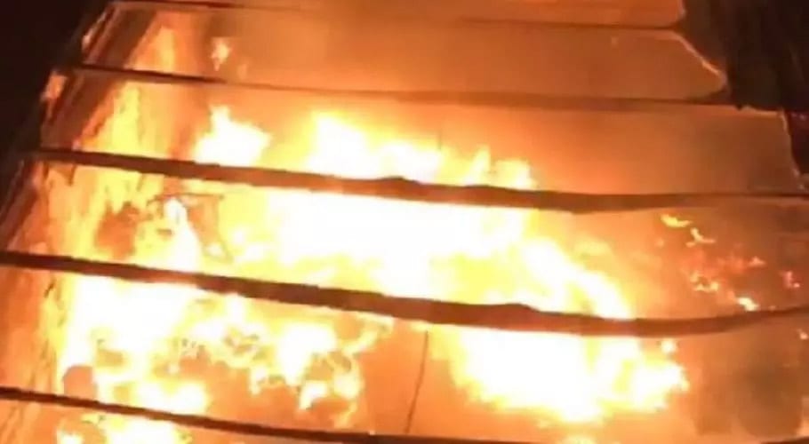 بلاول ہاؤس میں آگ لگ گئی، فائر بریگیڈ آگ بجھانے میں مصروف