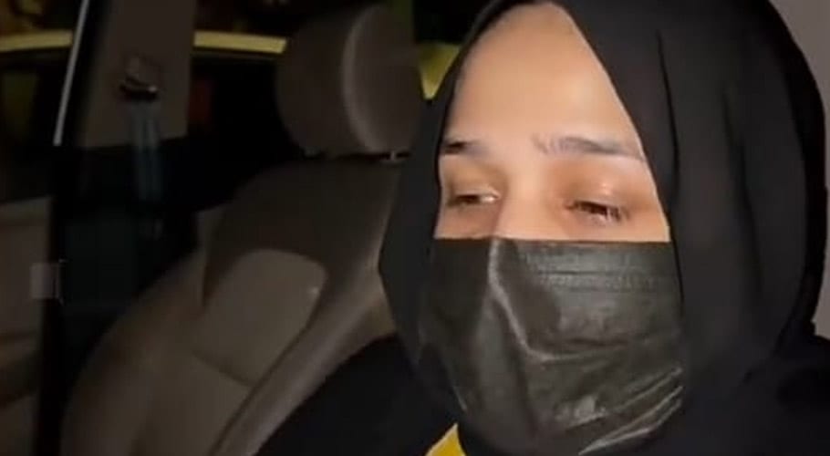 بابر اعظم پر سنگین الزامات لگانے والی لڑکی حامزہ قاتلانہ حملے میں بال بال بچ گئی