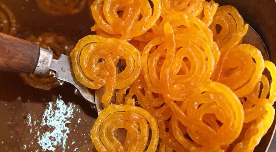 کراچی میں گرما گرم جلیبی سے لطف اندوز ہونے کے 3 بہترین مقامات