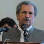 کورونا نے تعلیمی ادارے بند کرائے، طلباء چھٹیاں نہ سمجھیں، گھر پر پڑھیں۔شفقت محمود