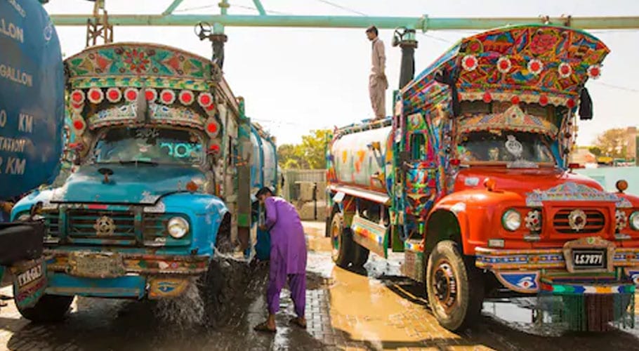 Former Chief Secretary Sindh's company illegally running govt hydrant