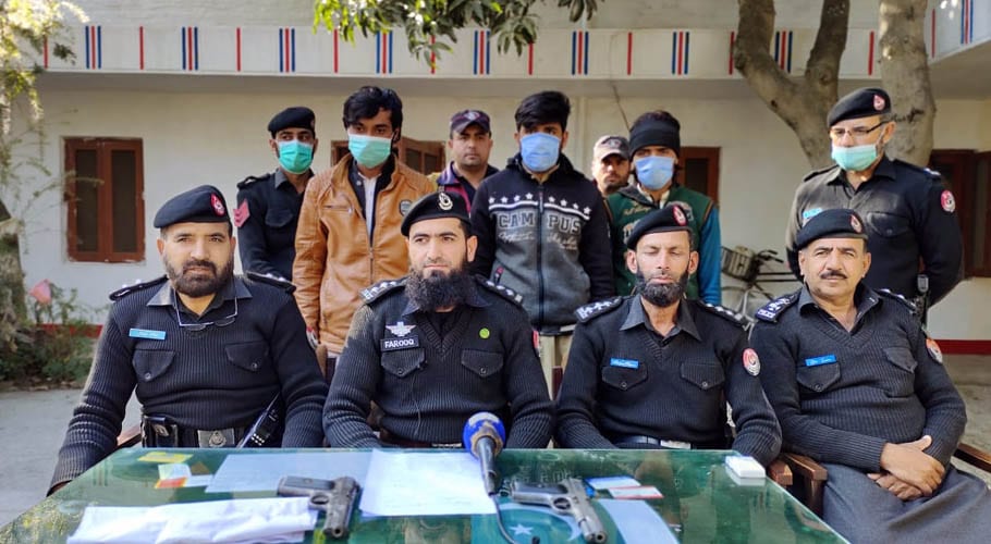 چارسدہ:پولیس کی کامیاب کارروائی،راہزن گروہ کے 3کارندے گرفتار،چھینی گئی رقم برآمد