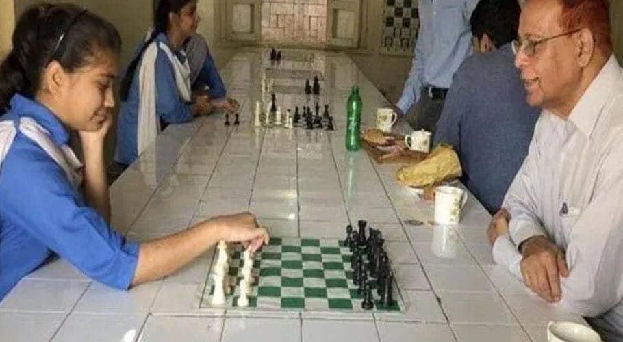 پاکستان کے سابق بین الاقوامی شطرنج پلیئر شہزاد مرزا انتقال کرگئے۔