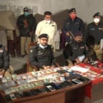 جرائم کے خلاف بڑی کارروائی، 2 گینگز کے 10 کارندے گرفتار، موبائل فونز اور اسلحہ برآمد