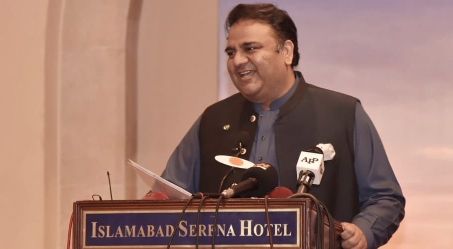 مولانا فضل الرحمان وزیرِ اعظم بننے کیلئے ڈیپ اسٹیٹ کے پاس گئے تھے۔فواد چوہدری