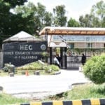 خیبر پختونخوا میں یونیورسٹیز مالی بحران کا شکار، نئے ملازمین کی پنشن ختم کرنے کا فیصلہ