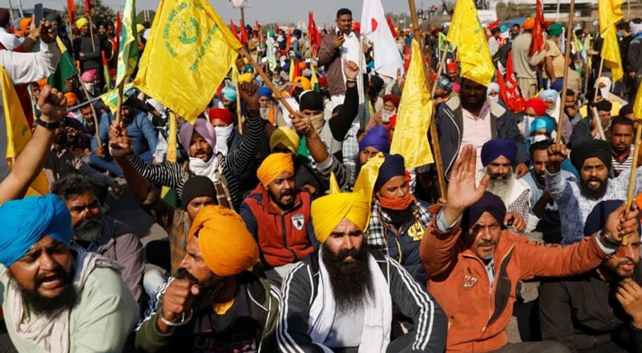 بھارت میں کسانوں کا احتجاج جاری، پولیس کا وحشیانہ تشدد، کئی مظاہرین زخمی