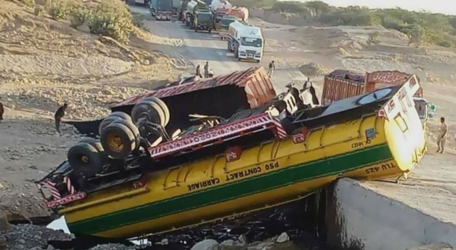 ملیر ندی لنک روڈ پر حادثات، آئل ٹینکرز مالکان نے احتجاجاً ٹینکرز کھڑے کرنے کا اعلان کردیا