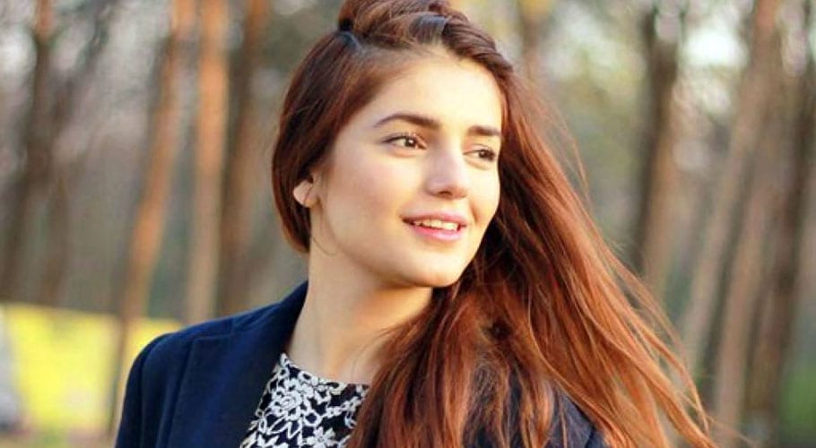 والدین کے اعتماد کی بدولت میں نے کامیابی حاصل کی، مومنہ مستحسن