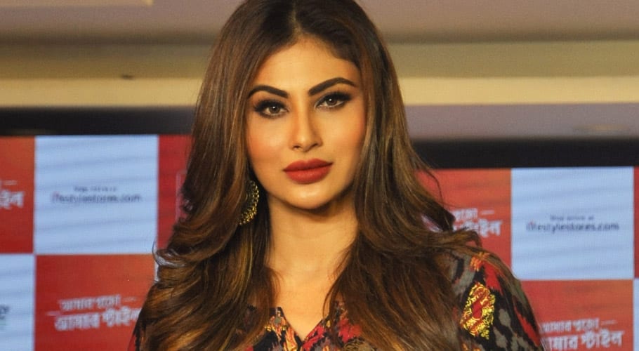 بھارتی اسٹاک ایکسچینج کے آفیشل ٹوئٹر اکاؤنٹ سے مونی رائے کی بولڈ تصاویر شیئر